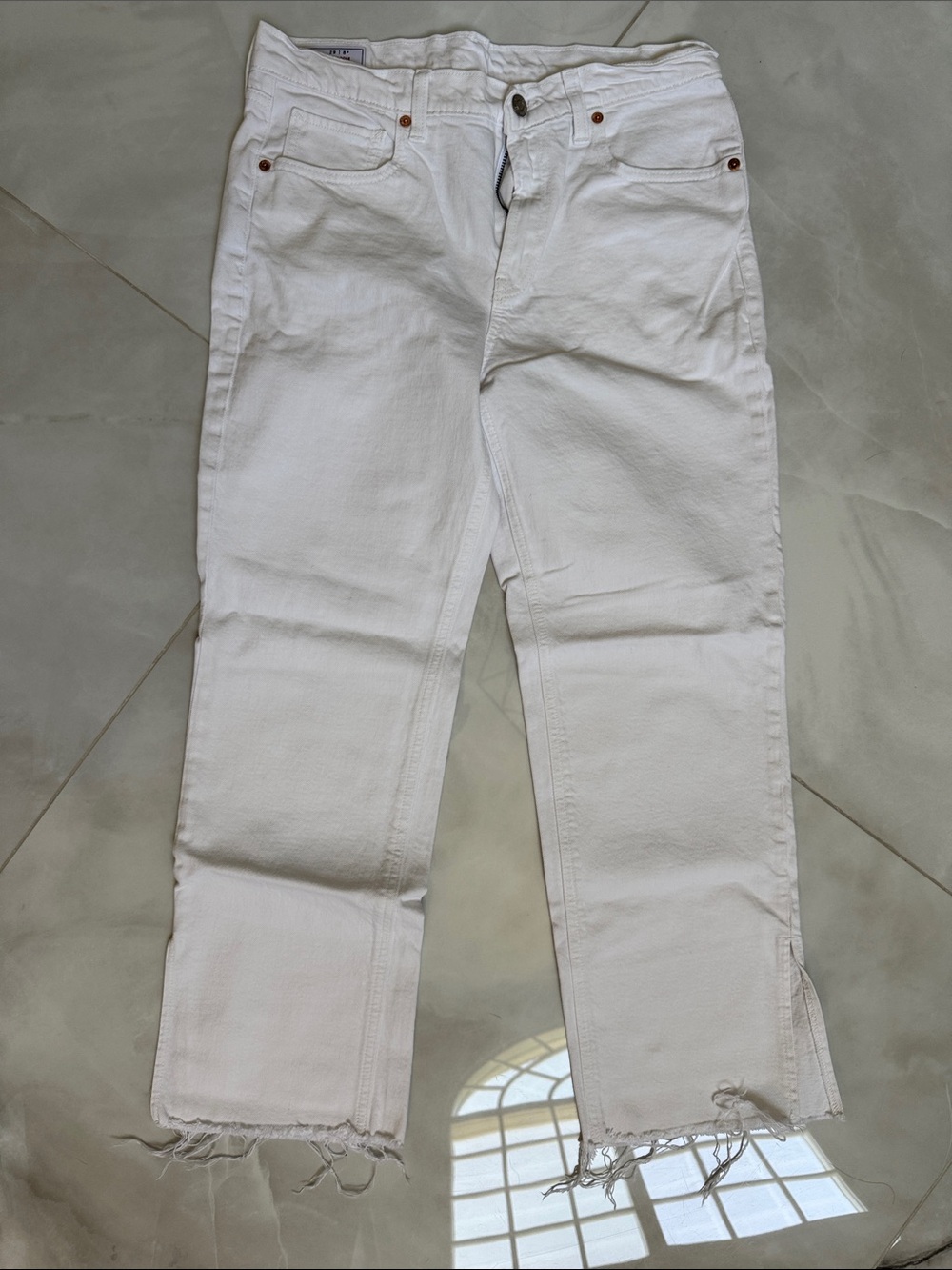Gap 90s Loose Mid Rise White Jeans